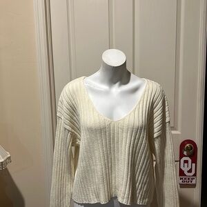 Abound sweater crop. NWT Large.